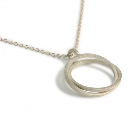 zilveren anker collier met een dubbele cirkel hanger